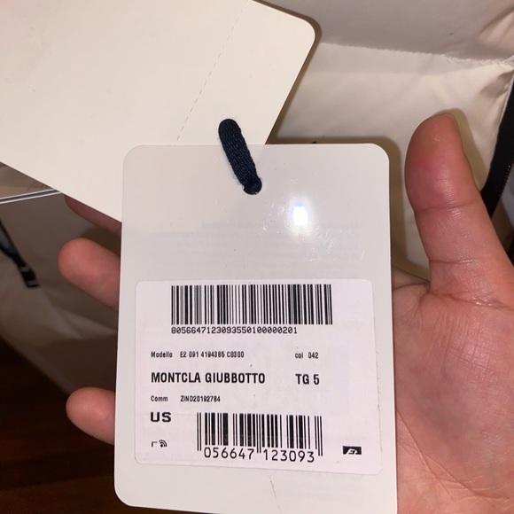 Size 4 moncler - Picture 2 of 5